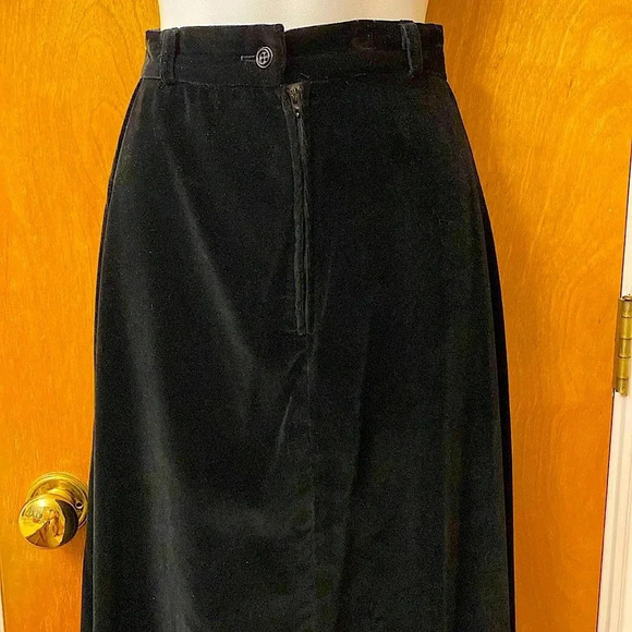 Full-length Velvet Skirt - Picture 2 of 8